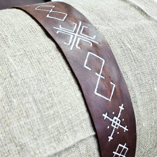 Jāņu vainags no dabīgās ādas ar senām Latvju zīmēm (balts)